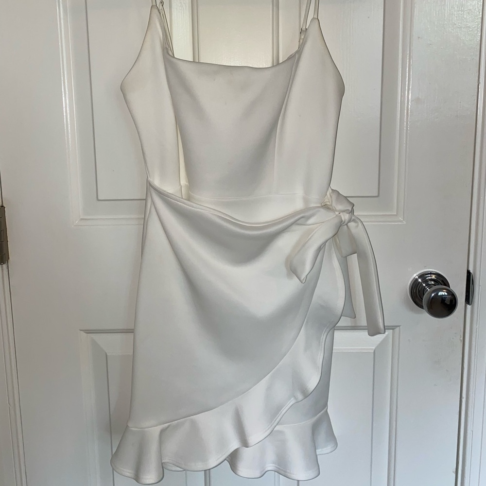 Capri Ruffle Tie Dress in White🥰